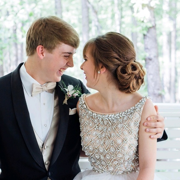 Meet your Posher, Nicole - Picture 1 of 1